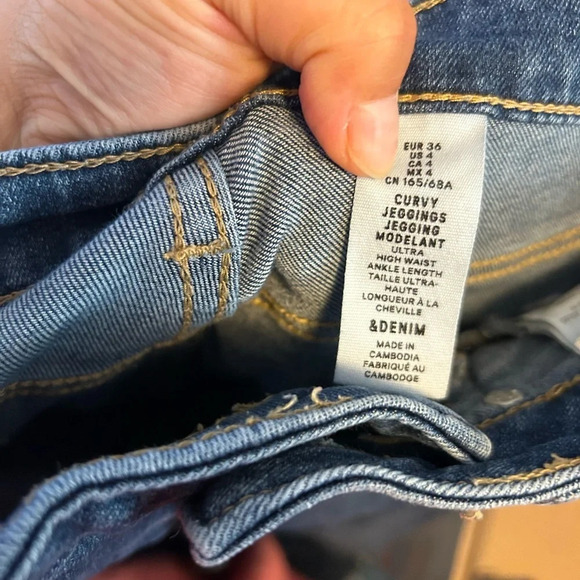 H&M Distressed Curvy Jeggings - Picture 3 of 4